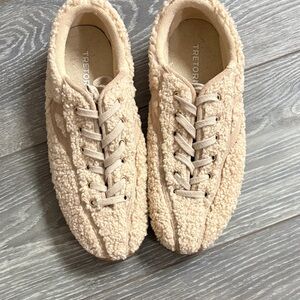 Tretorn Women's Tan Fleece Sneakers